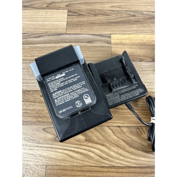 Hoover ONEPWR 4.0 Ah Lithium-Ion Battery BH15240 W/ Hoover Charger BH05000 - Picture 8 of 10